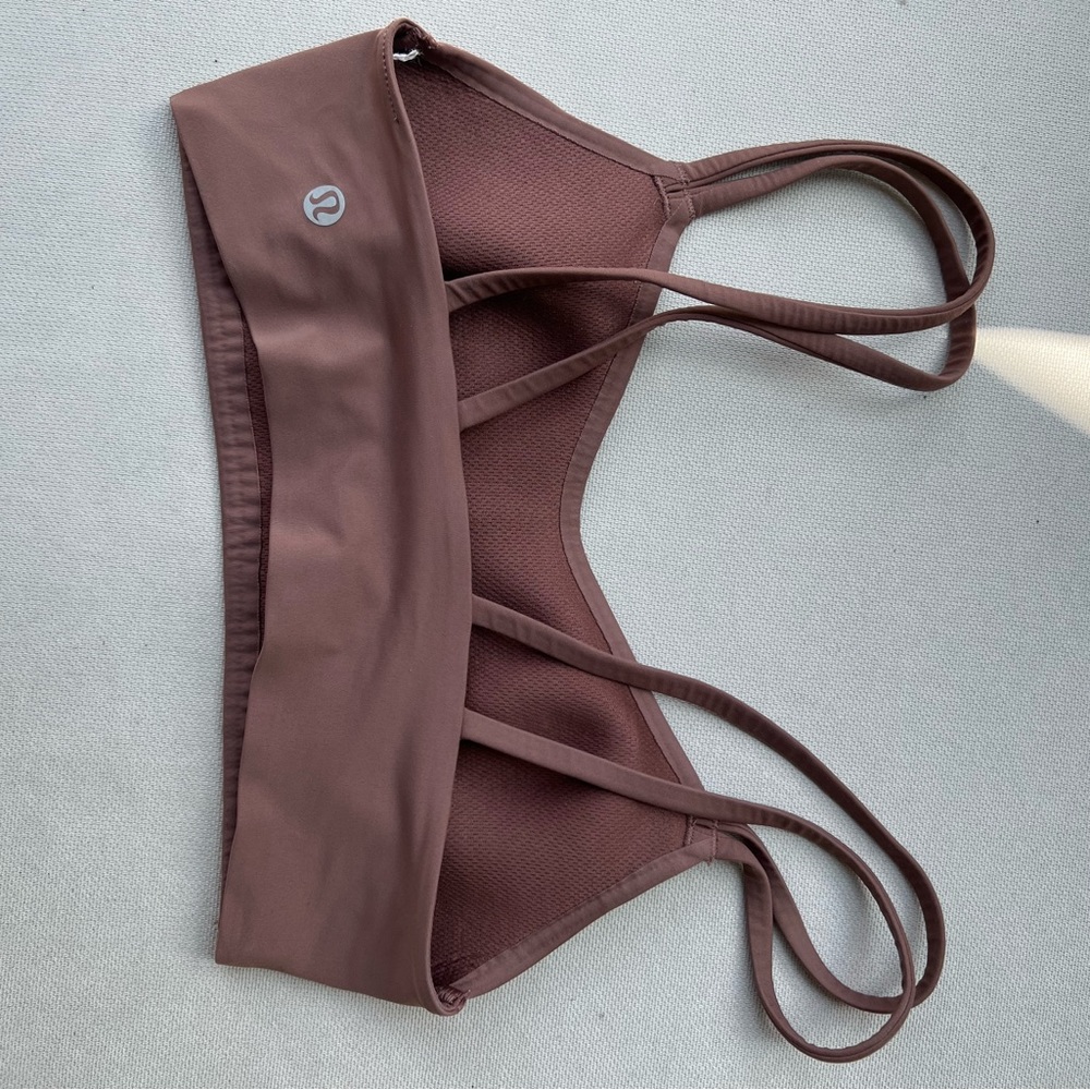 Lululemon sport bra in brown, used only once. Size small.